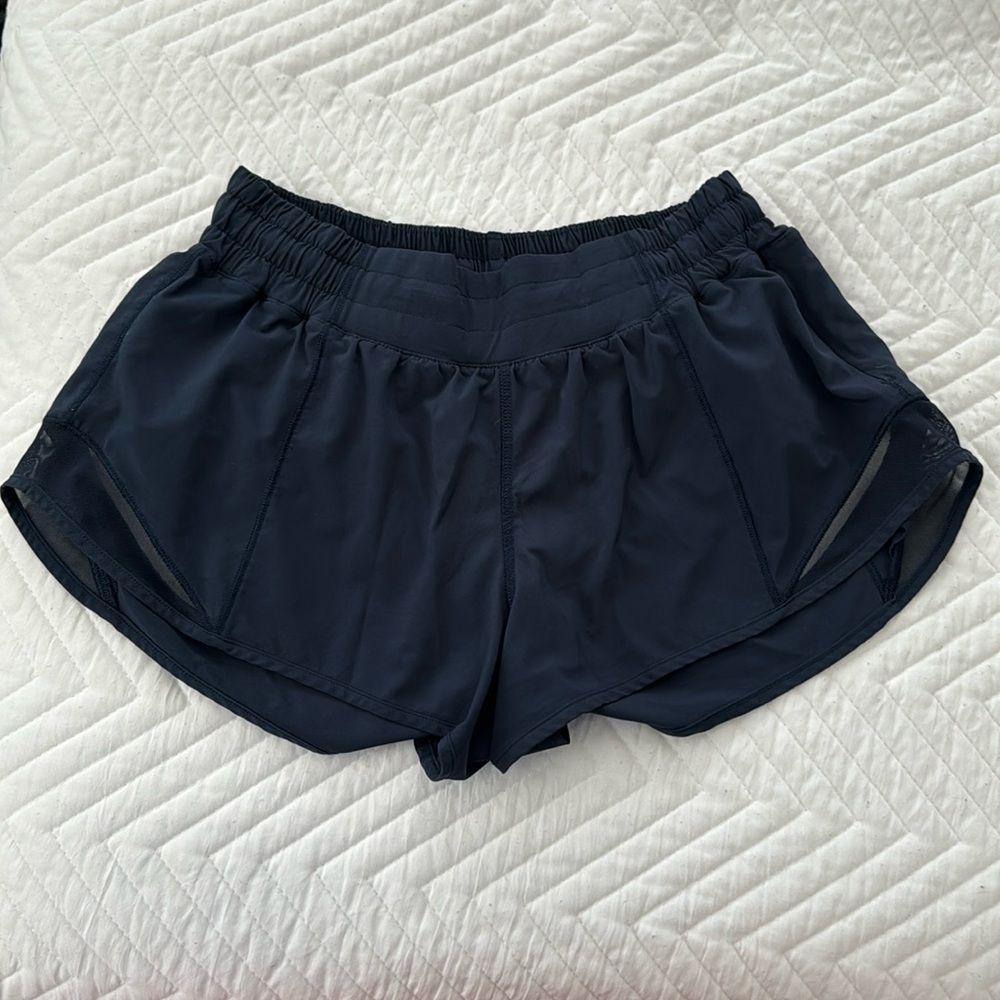 Lululemon Hotty Hot Low-Rise Lined Short 2.5”